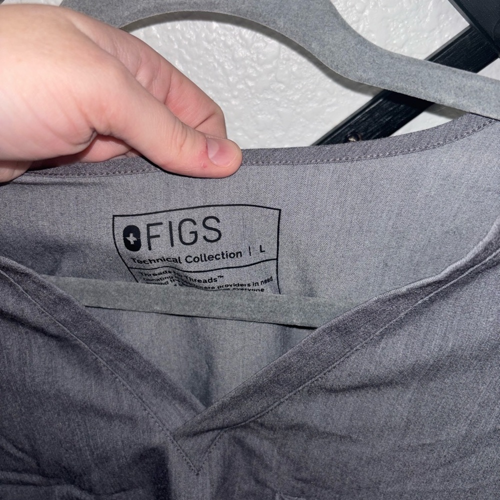 FIGS Technical Collection Scrub Top Gray Size L V Neck Medical Nursing Scrubwear - Picture 3 of 4